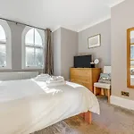 Four Square Nyaraló