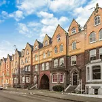 Four Square Nyaraló